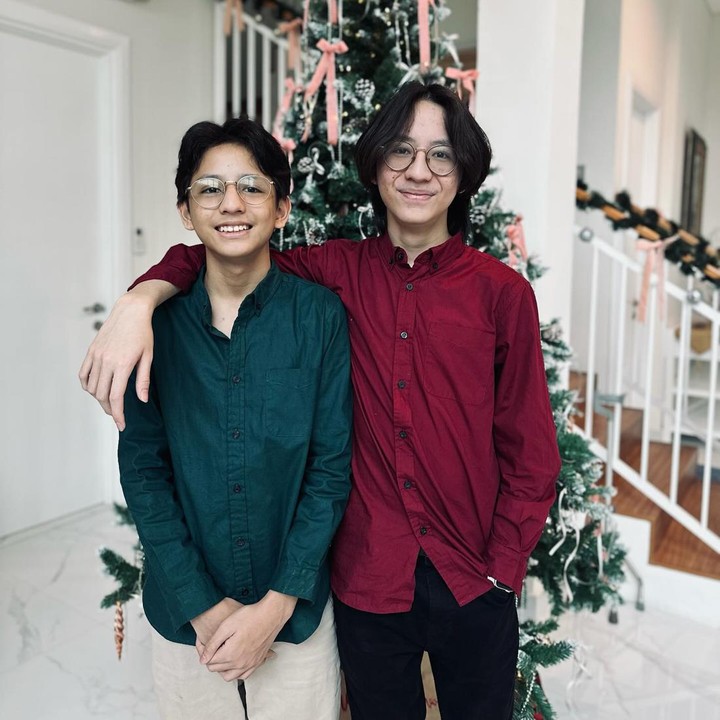<p>Berbeda dari tahun-tahun sebelumnya, Joanna Alexandra tidak memberikan hadiah Natal kepada anak-anak. Ia memberikan pengertian bahwa mereka sebenarnya telah mendapatkan hadiah terbaik berupa anugerah dari Tuhan. (Foto: Instagram @joannaalexandra)  </p>