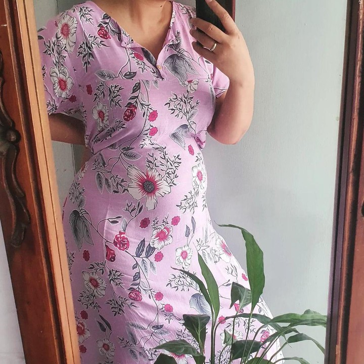 <p>Beberapa saat berselang setelah umumkan kabar kehamilan, Otta kemudian mengunggah foto dirinya di depan kaca. Dari foto tersebut, baby bump-nya terlihat sangat jelas, Bunda. (Foto: Instagram: @qurrrotuayun)</p>