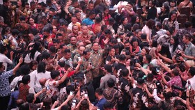 Prabowo Hadiri Natal Nasional Bersama Jokowi, Antusiasme Jemaat Tinggi