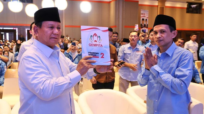 Prabowo Subianto menceritakan alasan memilih Gibran Rakabuming Raka sebagai cawapresnya meski penuh resiko karena kurang berpengalaman di politik.