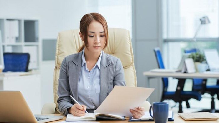 7 Istilah Kerja Paling Populer Tahun 2023, Ada Lazy Girl Job hingga Bare Minimum Monday