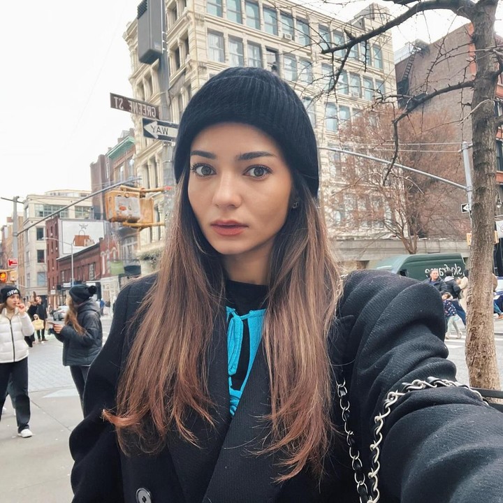 <p>Seru, ya? Semoga momen liburan keduanya meninggalkan kenangan manis dan pasangan ini selalu bahagia bersama ya, Bunda. (Foto: Instagram @enzystoria)</p>