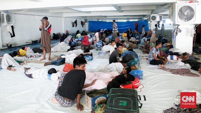 Pengungsi Rohingya yang diusir paksa dan digiring ke Kantor Kemenkumham Aceh sudah kembali lagi ke gedung Balee Meuseuraya Aceh (BMA), Kamis (28/12) pagi.