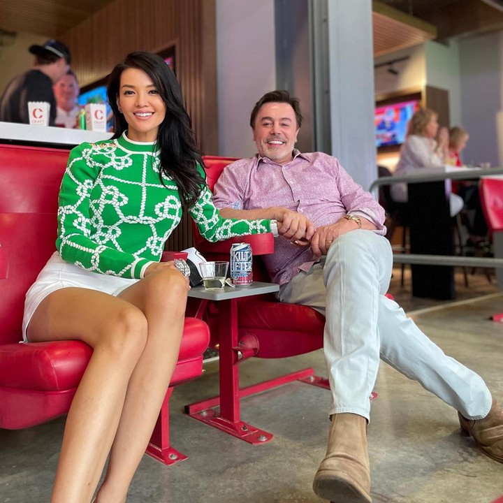 <p>Setelah menikah dengan Charles Jost, perempuan yang dikenal sebagai <em>chef</em> ini tampak sangat bahagia. Farah Quinn dan Charles Jost menjalani kehidupan rumah tangga mereka di Arizona, Amerika Serikat. (Foto: Instagram @farahquinnofficial)</p>