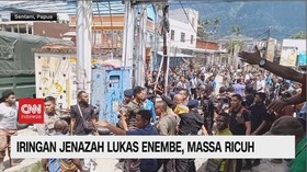 VIDEO: Iringan Jenazah Lukas Enembe, Massa Ricuh