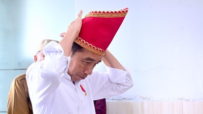 Jokowi memanggil pengurus desa yang tergabung dalam Perkumpulan Aparatur Pemerintahan Desa Seluruh Indonesia (Papdesi) ke Istana.