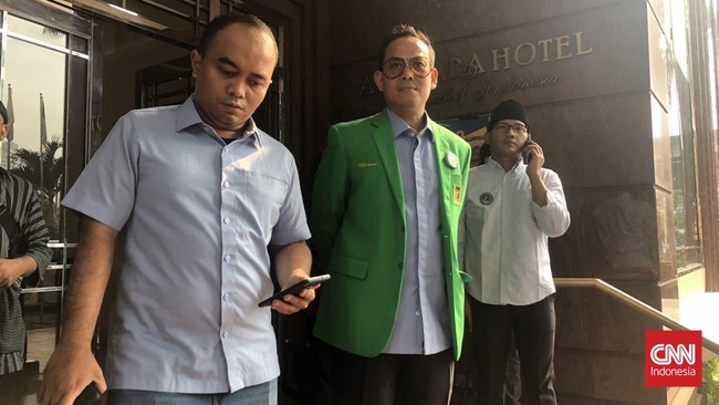 PPP memecat salah satu kader yang deklarasi mendukung paslon Prabowo-Gibran.