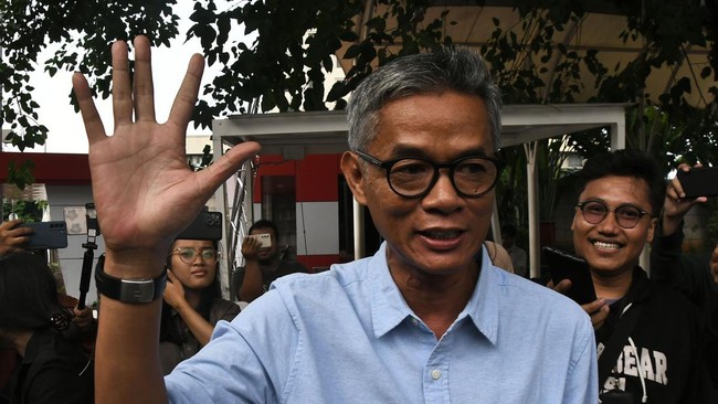 KPK menjadwalkan ulang pemeriksaan terhadap mantan Komisioner KPU RI Wahyu Setiawan menjadi Senin, 6 Januari 2024, di kasus Hasto Kristiyanto.
