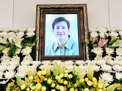 Tangis Keluarga dan Kerabat Iringi Lee Sun Kyun ke Peristirahatan Terakhir
