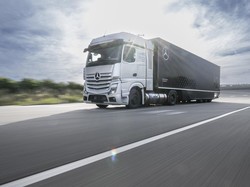 Truk Hidrogen Daimler Diuji Pelanggan: Bisa Tempuh Jakarta-Situbondo Sekali Isi Ulang