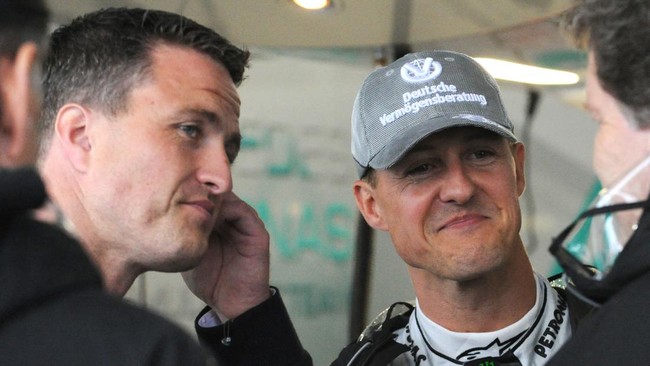 Penolakan usulan penghargaan warga kehormatan bagi Michael Schumacher disikapi emosional oleh keluarga dan fans pembalap F1 tersebut.