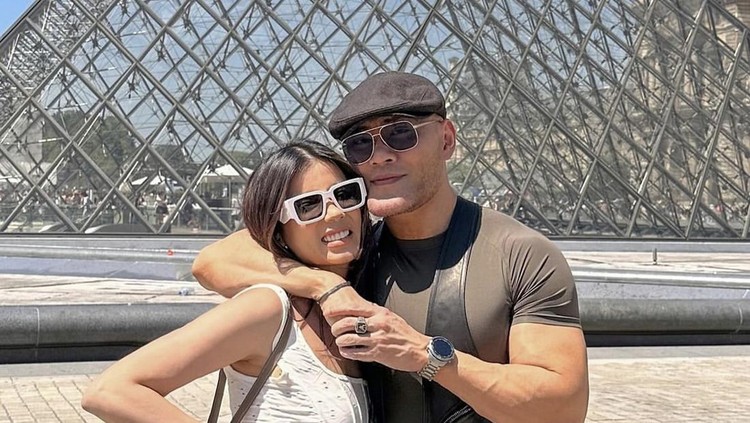 Potret Sabrina Chairunnisa, Istri Deddy Corbuzier Saat Ngopi dan Jajan Mochi Potret Sabrina Chairunnisa, Istri Deddy Corbuzier Saat Ngopi dan Jajan Mochi