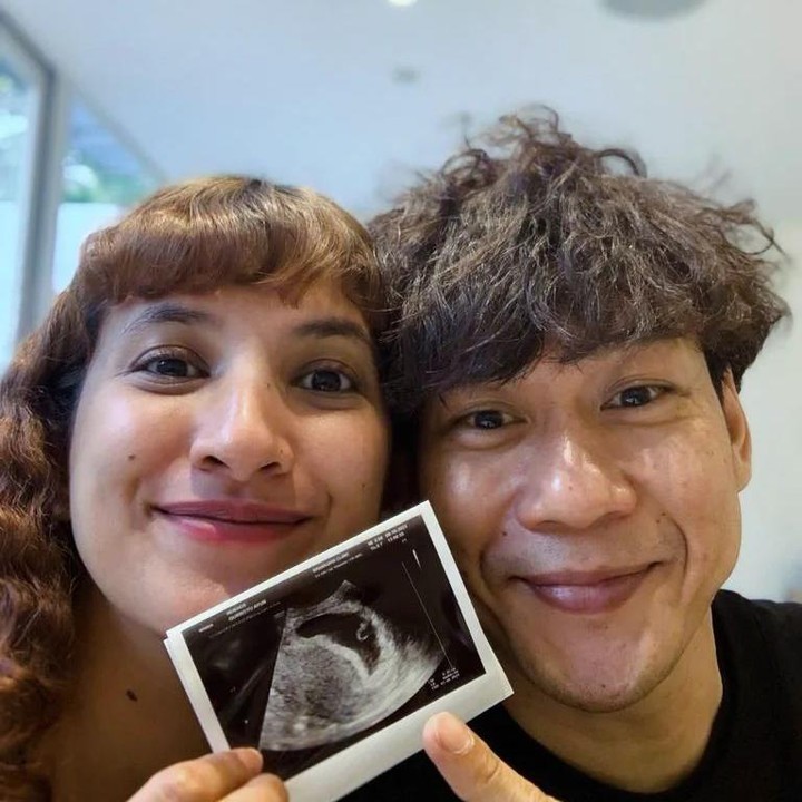 <p>Qibil dan Ota diketahui menikah pada Mei 2023 dengan acara pernikahan yang sangat sederhana. Saat menikahi Ota, Qibil telah berusia 41 tahun lho, Bunda. (Foto: Instagram: @qurrrotuayun)</p>