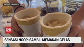 VIDEO: Sensasi Ngopi Sambil Memakan Gelas