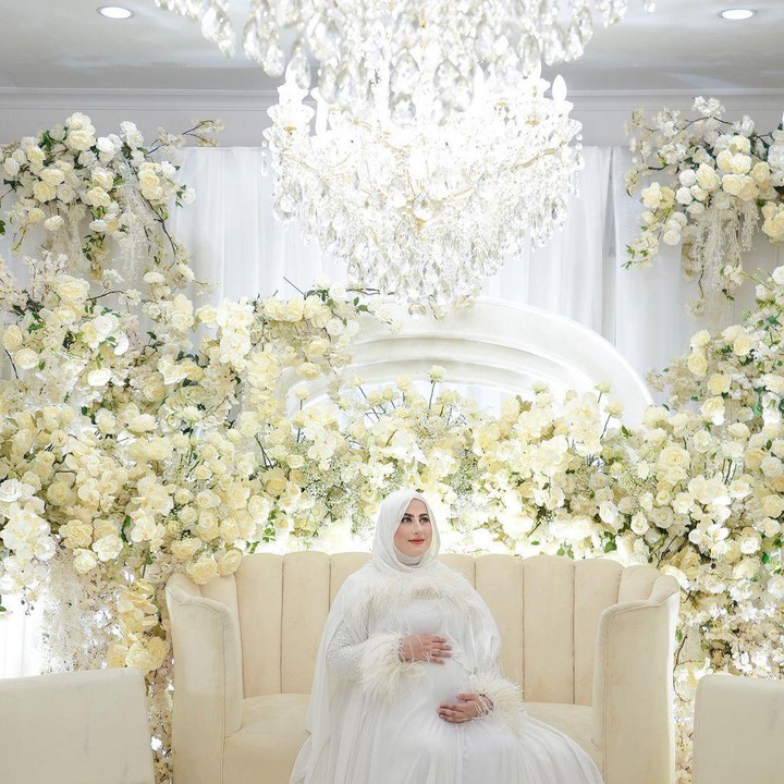 <p>Tasyi Athasyia juga menggelar acara gender reveal untuk kehamilan keempatnya. Acara ini diadakan bersamaan dengan syukuran 7 bulanan. Dari gender reval diketahui bahwa anak keempatnya Tasyi berjenis kelamin perempuan. . (Foto: Instagram: @tasyiiathasyia)</p>