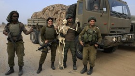 Tentara Israel Selfie dan Corat-Coret Masjid di Rafah: Love to See It