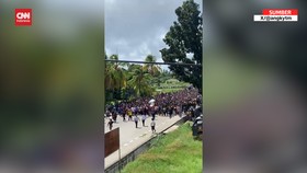 VIDEO: Arak-arakan Jenazah Lukas Enembe Diwarnai Kericuhan