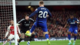 FOTO: Kontroversi VAR, Arsenal Dikalahkan West Ham