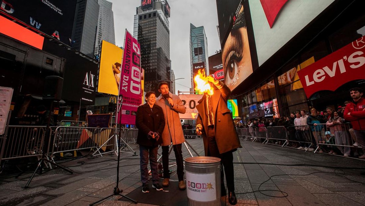 FOTO: Bakar Kenangan Buruk Jelang Tahun Baru di Time Square New York