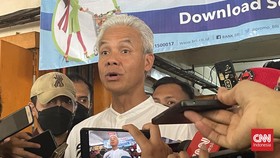 Ganjar Rayakan Malam Tahun Baru 2024 Bareng Keluarga di Semarang