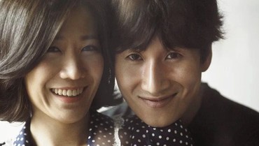 Tangis Jeon Hye Jin Iringi Pemakaman Lee Sun Kyun