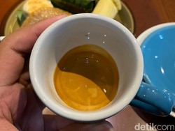 Menikmati Seduhan Kopi Robusta dengan Paduan Kue Tradisional