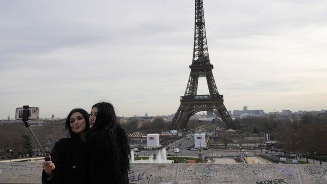 FOTO: Menara Eiffel Paris Tutup Gara-gara Aksi Mogok Pekerja