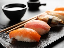Anies Baswedan Tanya Netizen Rekomendasi Sushi Halal Bukan Omakase