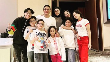 7 Potret Pasha Ungu Kumpul Bareng Ketujuh Anaknya, Kompak meski Beda ibu