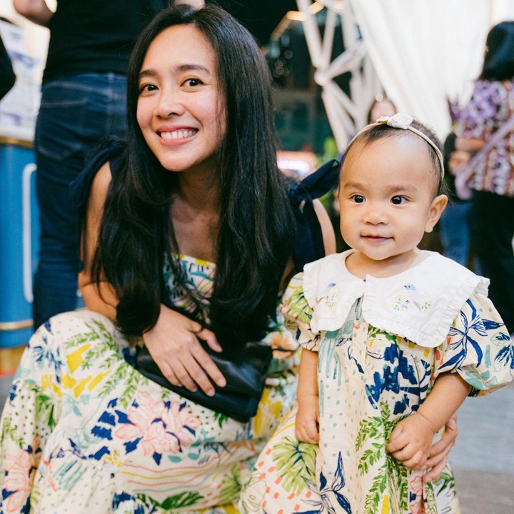 <p>Dalam beberapa unggahan, Sanne terlihat sangat fashionable dengan pakaian yang ia kenakan. Ia juga pernah memakai baju kembar dengan sang Bunda. (Foto: Instagram: @dea_ananda)</p>