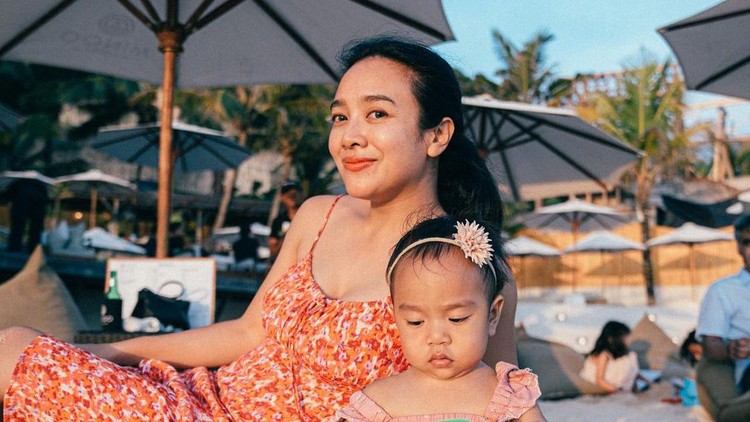 Potret Sanne Anak Dea Ananda Potret Sanne Anak Dea Ananda