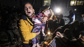 FOTO: Kamp Pengungsi di Rafah Makin Parah Dibombardir Israel