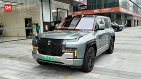 VIDEO: Mobil China YangWang U8 Bisa Berputar 360 Derajat