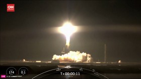VIDEO: Momen Pesawat Militer AS X-37B Meluncur ke Luar Angkasa