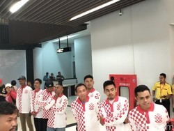 Gibran Tiba di Labuan Bajo Disambut Kesebelasan Kroasia