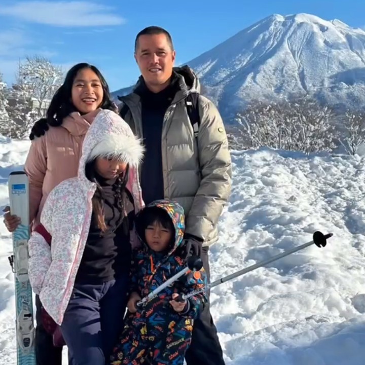<p>"<em>Merry Christmas to all who celebrate and happy holidays</em>," tulis Happy Salma pada laman Instagram-nya. (Foto: Instagram: @happysalma)</p>