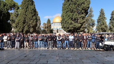 img-title Warga Palestina Salat Tarawih di Masjid Al-Aqsa Dijaga Ketat Pasukan Israel
