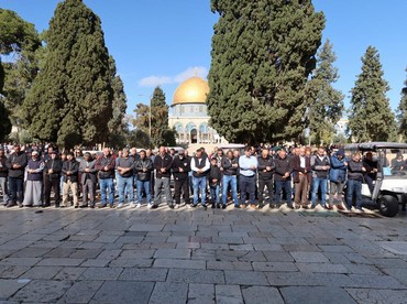 img-title Warga Palestina Salat Tarawih di Masjid Al-Aqsa Dijaga Ketat Pasukan Israel