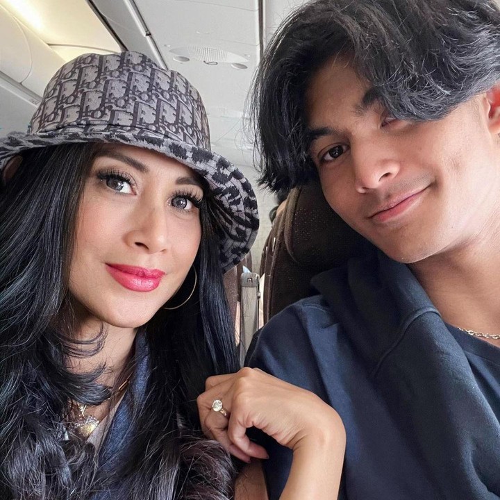 <p>Ketika berjalan dengan Marco, Diah mengungkap banyak orang yang salah fokus. "Iya, banyak yang bilang kalau aku jalan ke mana-mana, pasti dilihatin, terus ditanya itu siapa, ini anakku," kata Diah mengutip kanal <em>YouTube TRANS TV Official</em>. (Foto: Instagram: @dps_diahpermatasari)</p>
