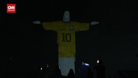 VIDEO: Patung Kristus di Brasil 'Dipakaikan' Jersey Pele