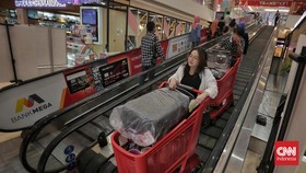 FOTO: Ramai-ramai Borong di Transmart Full Day Sale Akhir Tahun