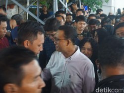 Timnas Tingkatkan Pengawalan Buntut Anies Dipeluk hingga Kacamata Jatuh