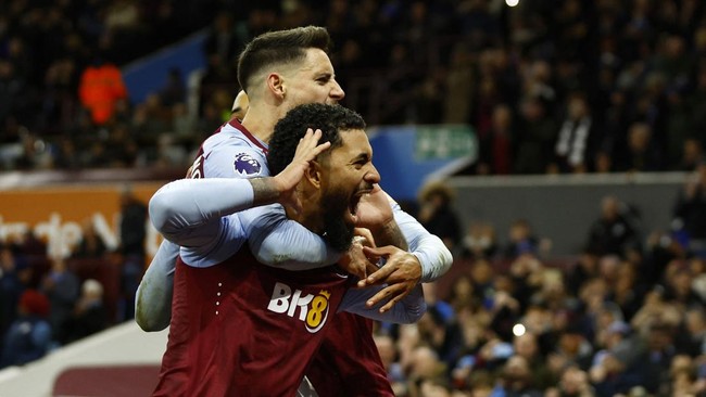Aston Villa yang lebih dulu memainkan laga pekan ke-20 Liga Inggris meraih kemenangan dan kini memberikan ancaman serius pada Liverpool dan Arsenal.