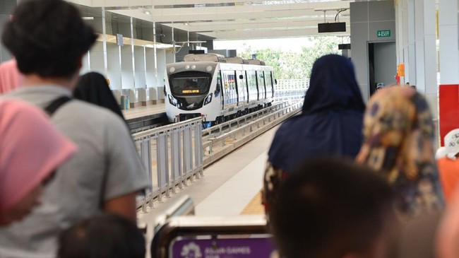 Kemenhub terus menggenjot infrastruktur perkeretaapian melalui PSN dengan paradigma Indonesia Sentris untuk mewujudkan transportasi yang merata.