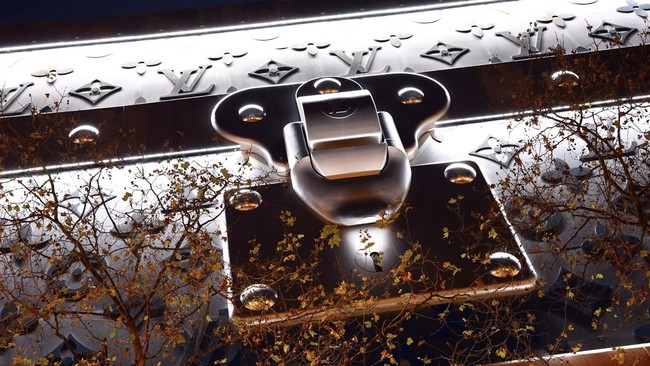 Para gen Z di China meninggalkan merek fesyen ternama seperti Louis Vuitton, Chanel, atau Prada. Mereka kini lebih menggandrungi produk replika alias tiruan.
