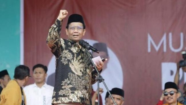 Cawapres nomor urut tiga, Mahfud MD, menegaskan komitmennya untuk menyejahterakan petani dan nelayan, salah satunya dengan pemutihan utang.