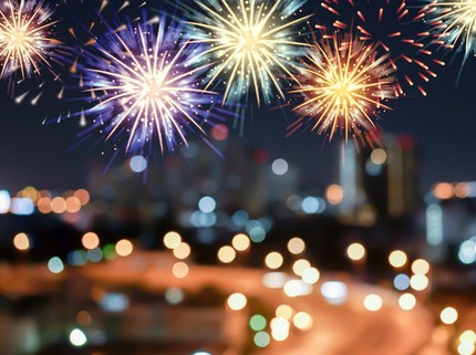 6 Tempat Melihat Pesta Kembang Api Tahun Baru 2024 di Jakarta, Cus Ajak Keluarga Bun!