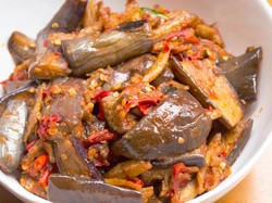3 Resep Tumis Terong Ungu Bumbu Pedas Gurih Untuk Makan Siang