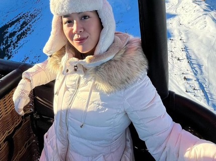 7 Potret Indahnya Sherina Foto Naik Balon Udara, Netizen Malah Salfok Puji Sang Suami