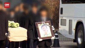 VIDEO: Duka Keluarga Melepas Lee Sun-kyun ke Peristirahatan Terakhir